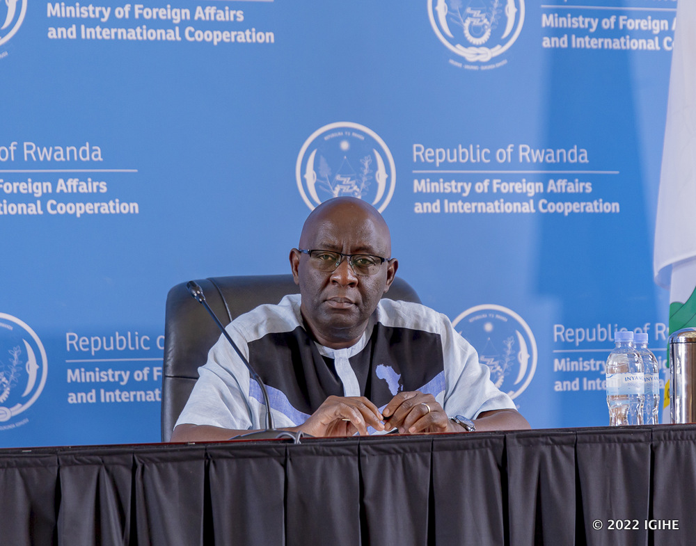 Umuvugizi wungirije wa Guverinoma y’u Rwanda, Alain Mukuralinda, yavuze ko aya masezerano azazana n’inyungu ku Rwanda itari mu mafaranga, ahubwo mu bijyanye n’ishoramari mu bushobozi bwa muntu