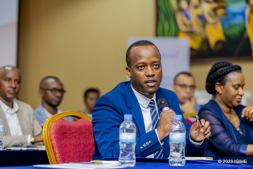 Umuyobozi Mukuru w’Urwego rw’Ubwiteganyirize mu Rwanda, Regis Rugemanshuro, yagaragaje ko hari ibibazo byinshi by’abakozi bagaragaza ko abakoresha babo bababeshya ko babatangira imisanzu y’ubwishingizi