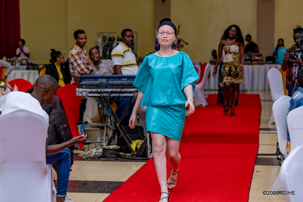 Hamuritswe imyambaro itandukanye ikorwa n'abagore muri Afurika
