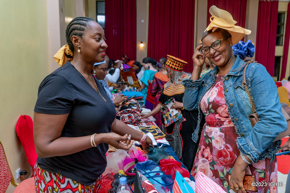 Abagore bashishikarijwe kwifashisha ikoranabuhanga mubyo bakora