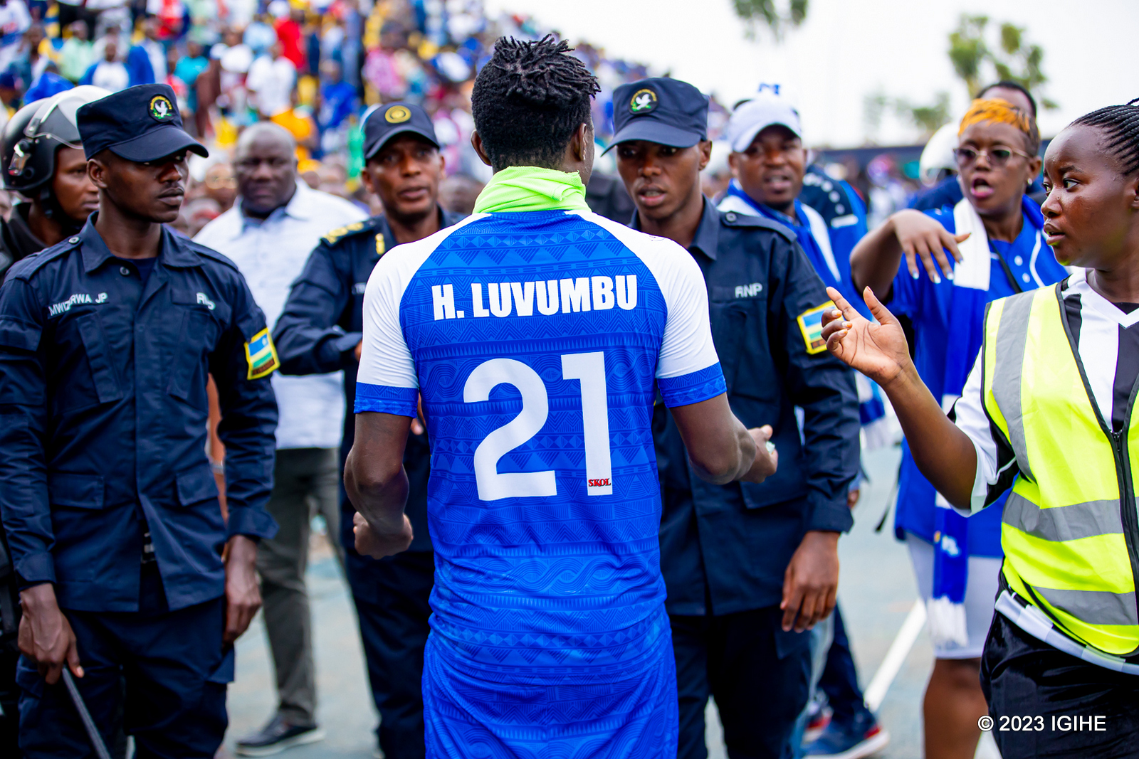 Luvumbu asaba Polisi kumureka akegera abafana ba Murera bifuzaga kumufumbatiza ifaranga