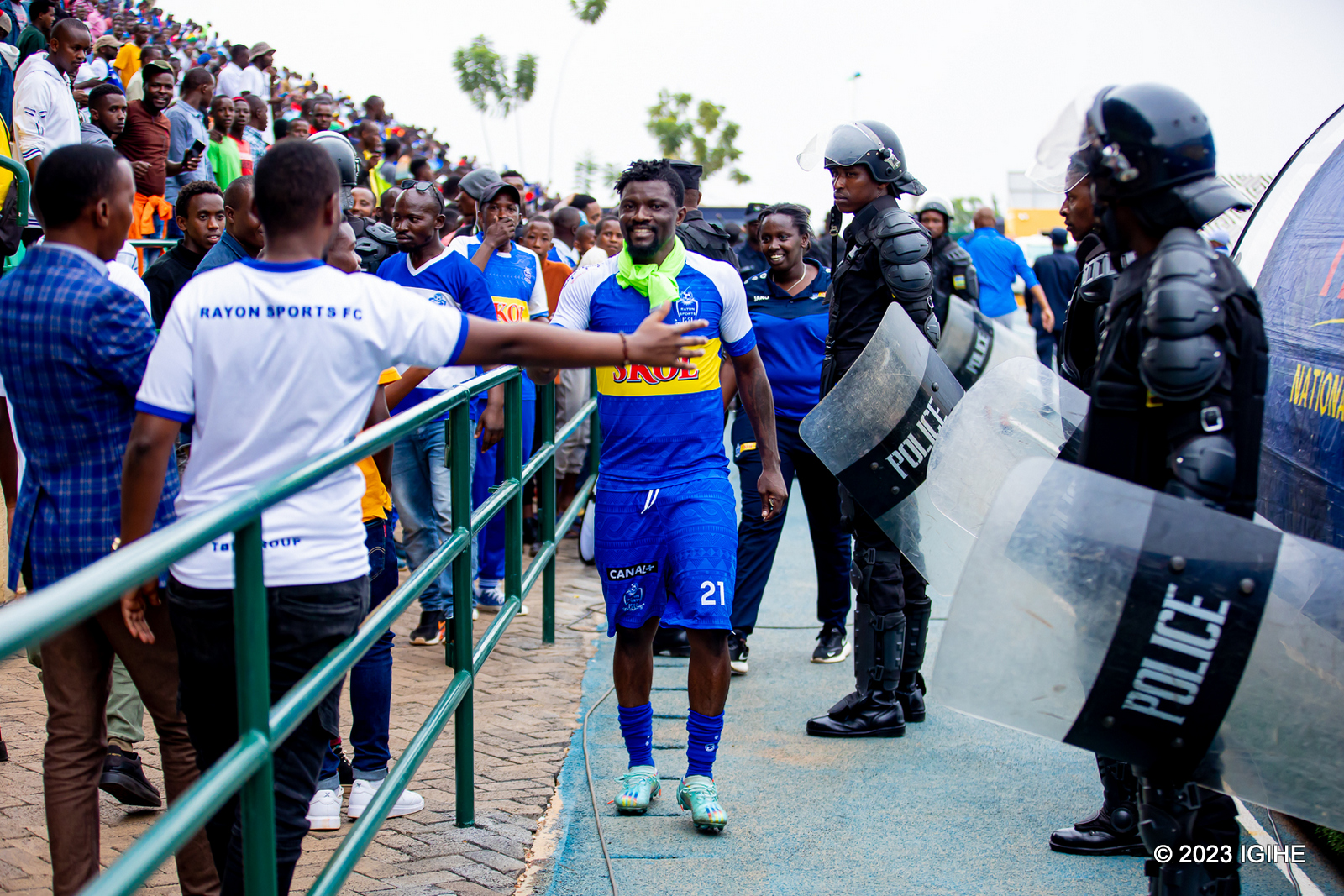 Abafana ba Rayon Sports bishimiye Luvumbu bidasanzwe nyuma yo kubakuraho igisuzuguriro bari baratewe n'Umukeba APR FC