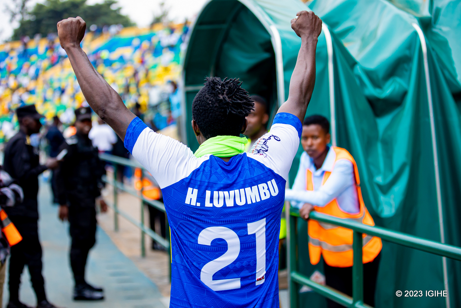 Luvumbu yereka abafana ibyishimo bidasanzwe mbere yo kwinjira mu rwambariro