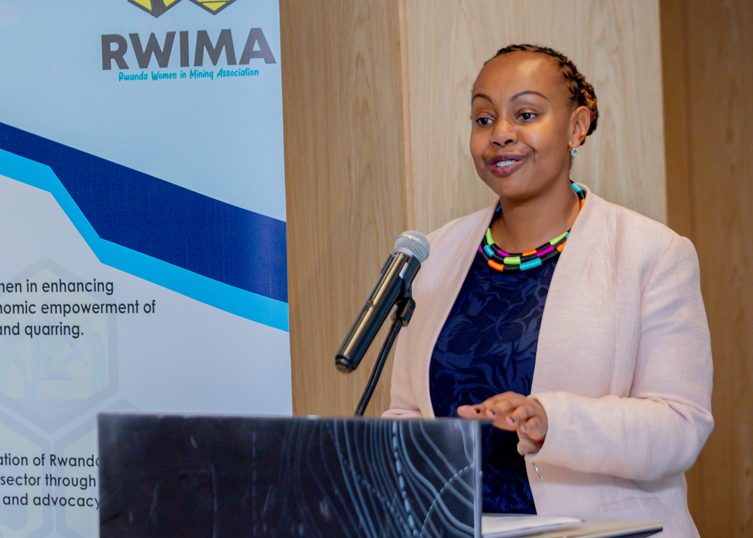 Yamina Karitanyi yashimye umuhate abagore bagize wo gutangira ihuriro ryabo nk'abacukuzi b'amabuye y'agaciro