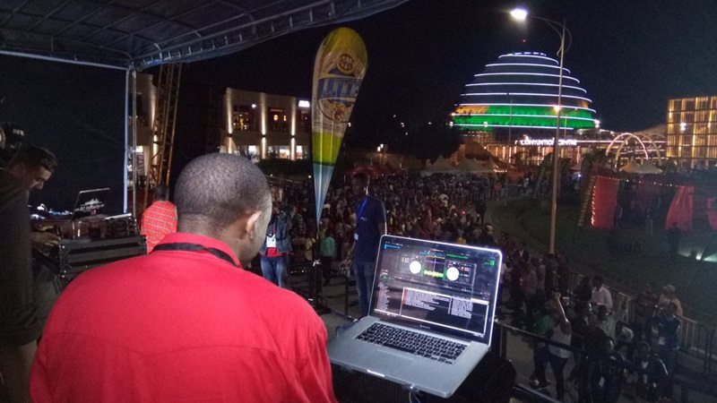 Dj Bissosso ubwo yavangaga imiziki