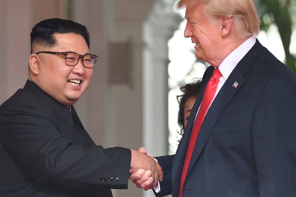 Aba bagabo bombi bahuye inshuro 3, bandikirana amabaruwa 27, harimo 25 atari yaramenyekanye mbere