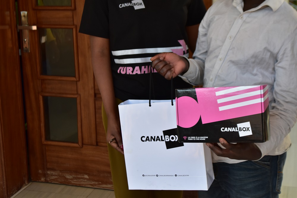 Abaturage b'i Karama bishimiye kugezwaho internet ya CanalBox