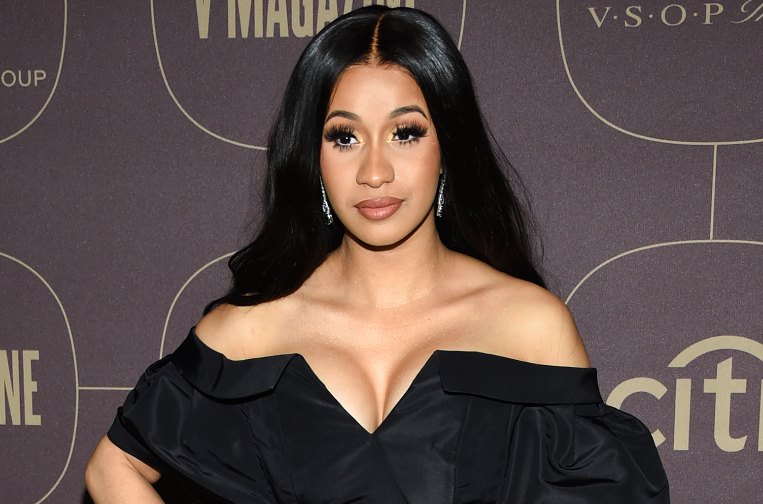 Cardi B yagejejwe imbere y'urukiko ahakana ibyaha ashinjwa birimo gutoteza no kurwana