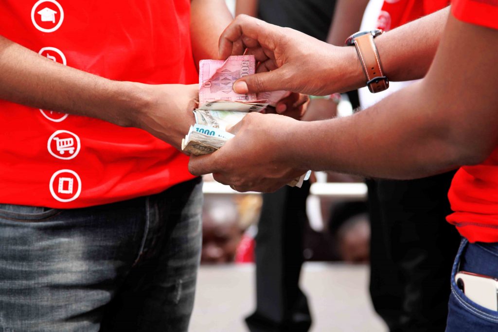 Airtel Rwanda ikomeje gutangiza serivisi zitandukanye zigamije gushishikariza abakiliya bayo kudahererekanya amafaranga mu ntoki