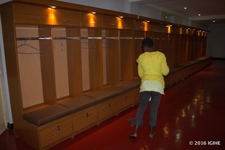 Abashinzwe isuku bari bagikora imirimo ya nyuma mbere irushanwa