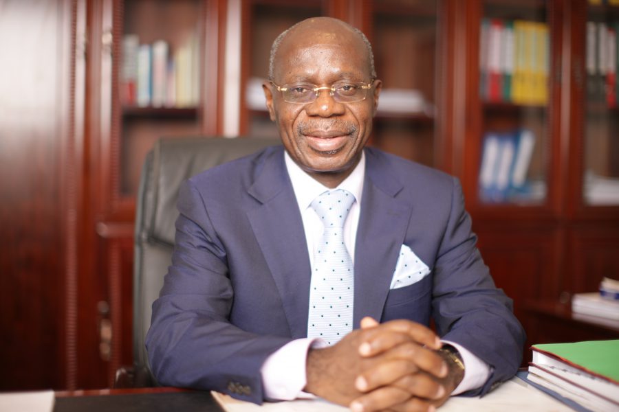 Albert Yuma agaragaza ko RDC bayubitseho urusyo mu masezerano yo gucukura amabuye y'agaciro, bigakubitana n'abayobozi b'abasahuzi