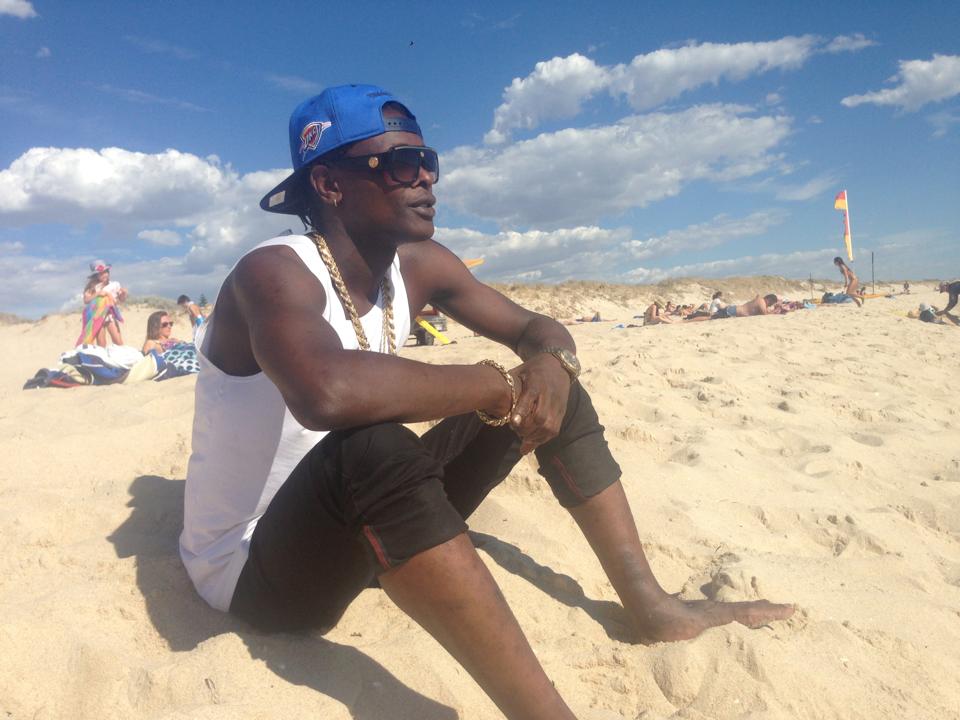 Mico ahamya ko ibiganiro na Chameleone bigeze kure.