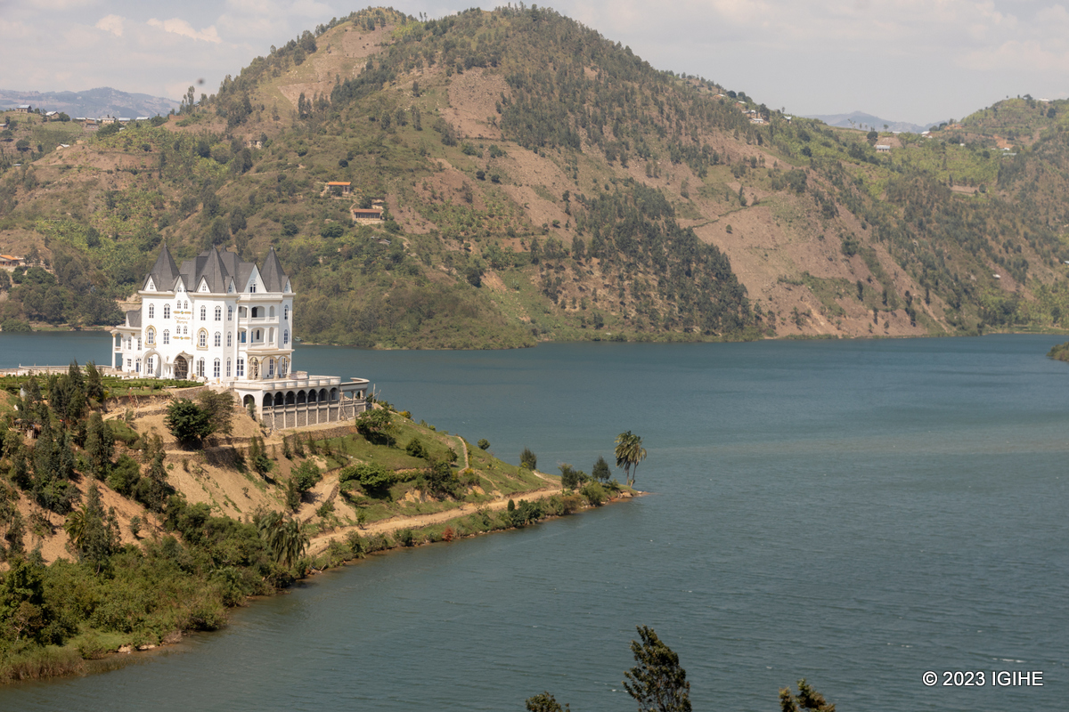 Château Le Marara iteretse ku nkengero z'Ikiyaga cya Kivu