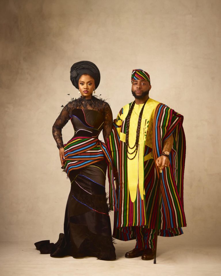 Chioma na Davido bafashe amafoto mu myambaro isa