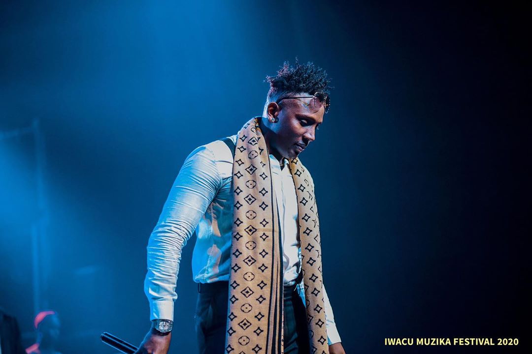 Christopher ni uku yaserutse yambaye