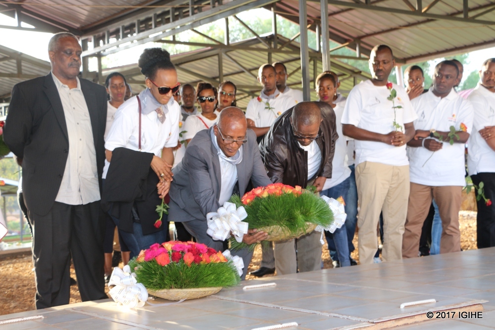 Abagize inama y'ubutegetsi ya Cogebanque bashyira indabo ku mva