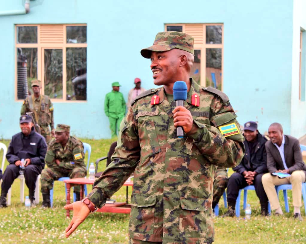 Col Muhizi mu kiganiro n'abaturage bo mu Karere ka Rubavu