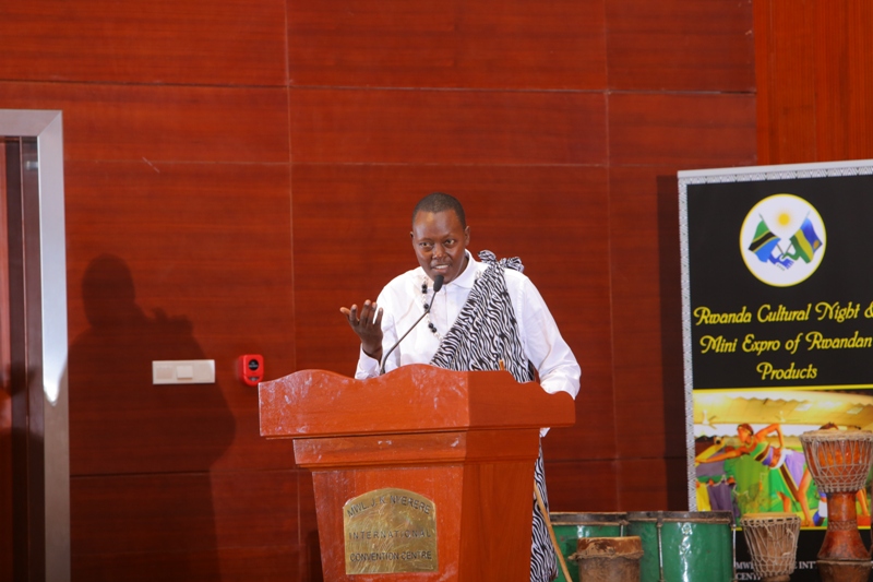 Nyilidandi yasabye Abanyafurika gukomera ku muco wabo biirinda wkigana ibyo babonye byose mu banyamahanga