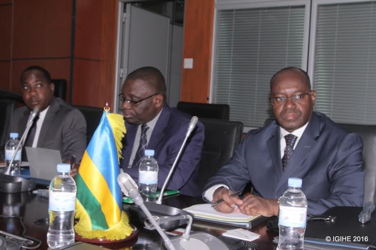 Itsinda ry'abantu batatu baturutse muri Cote d'Ivoire