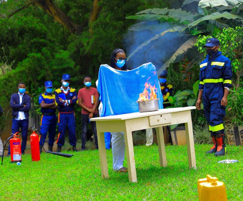 Abakozi bo muri La Croix du Sud beretswe uburyo butandukanye bwo gukumira inkongi