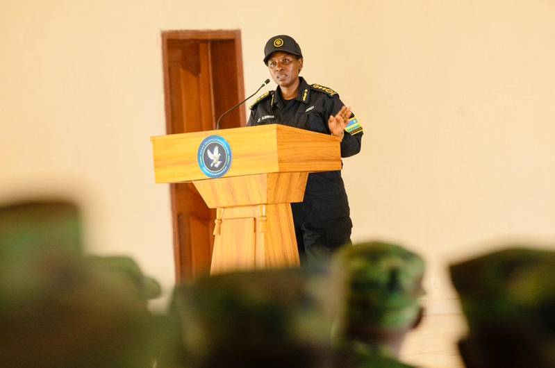 DIGP Jeanne Chantal Ujeneza yasabye abatwara imodoka kujya bazirikana ko batwaye abantu kuko byabafasha kwirinda impanuka