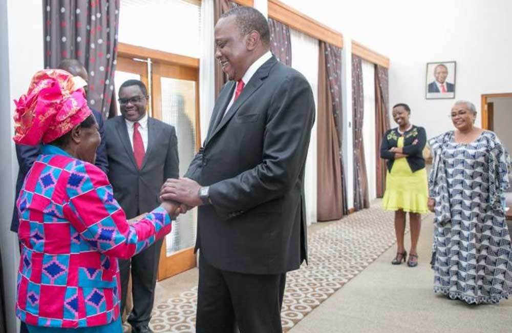 Perezida Kenyatta yakiriye Fredah wamufashije kuvuka, bahura ku wa Gatandatu muri Kakamega