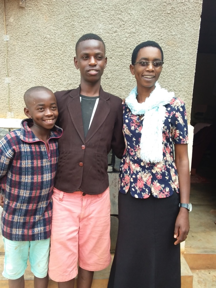 Cyubahiro Patrick (hagati), Mukarubuga umurera ndetse na Ishimwe umwana we