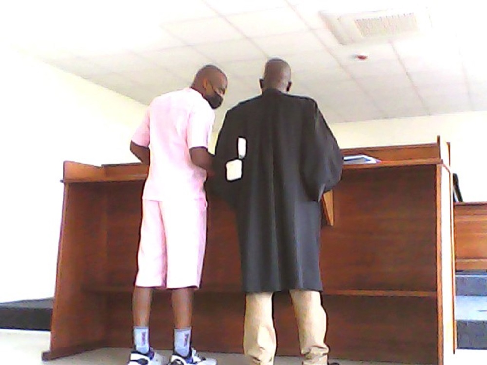 Niyonsenga Dieudonne uzwi nka Cyuma Hassan n'umwunganizi we mu iburanisha riheruka