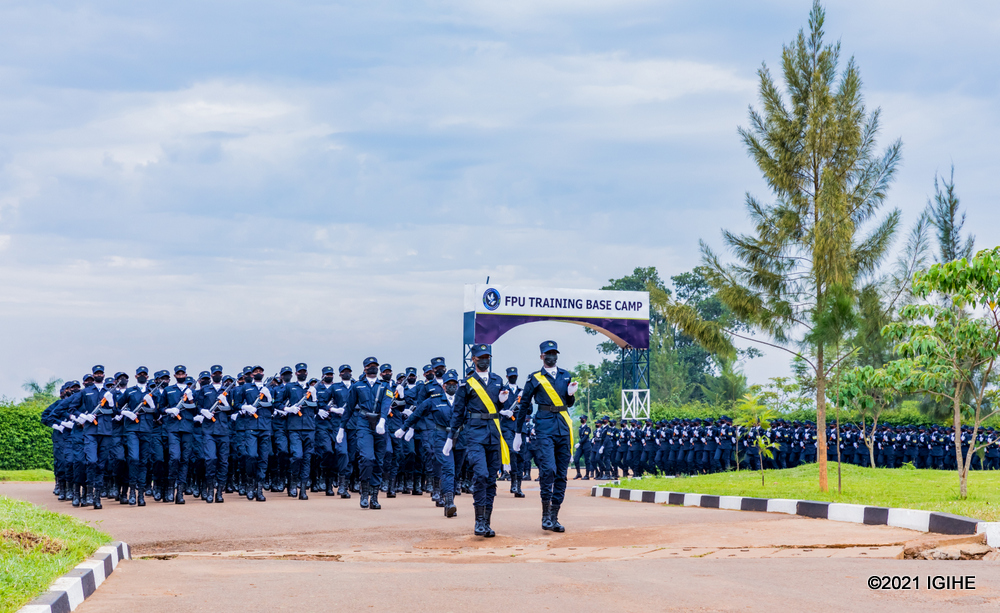 Nyuma y'umwaka, abashaka kwinjira muri Polisi bahugurirwa igishari haba umuhango wo kubinjiza muri uru rwego