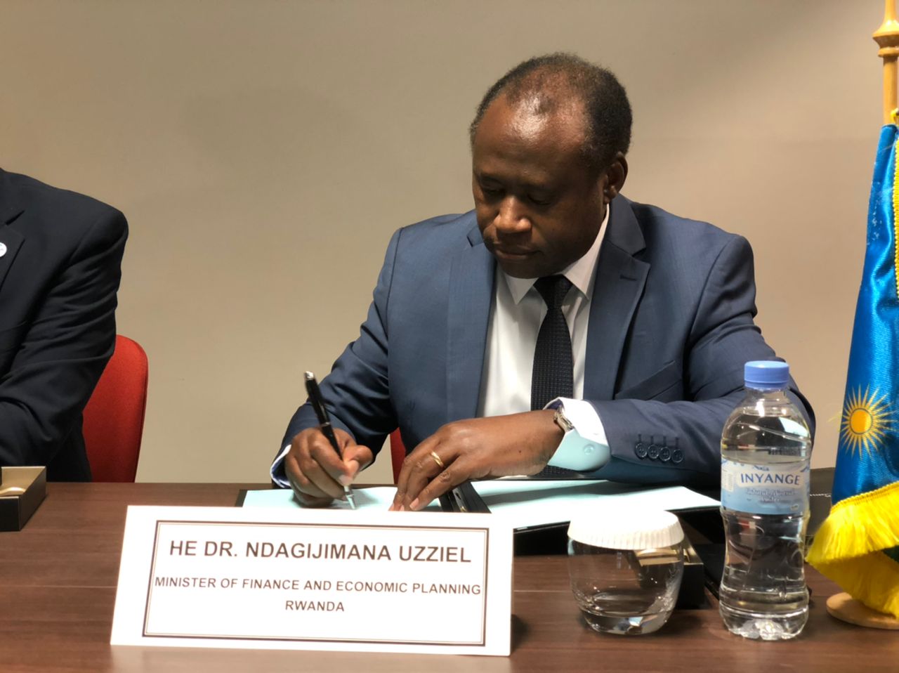 Minisitiri w’imari n’Igenamigambi, Dr Uzziel Ndagijimana yavuze ko uyu muhanda uzafasha mu iterambere rirambye