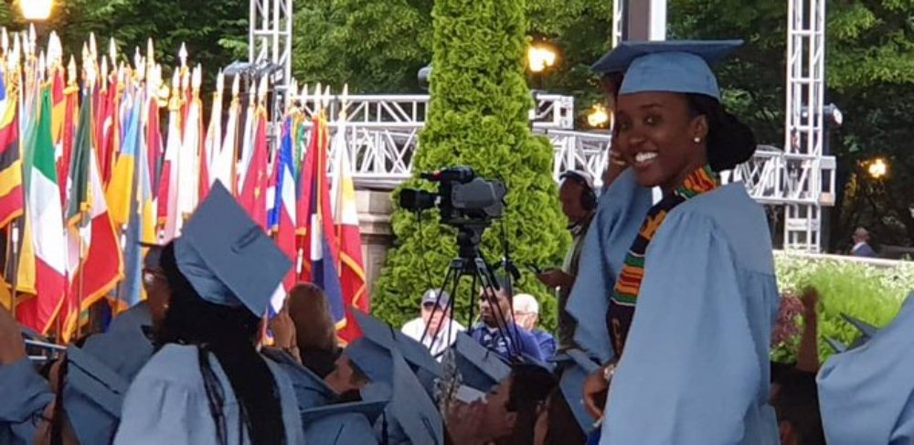 Byari ibyishimo bikomeye kuri Ange Kagame nyuma yo guhabwa impamyabumenyi y'icyiciro cya gatatu cya Kaminuza