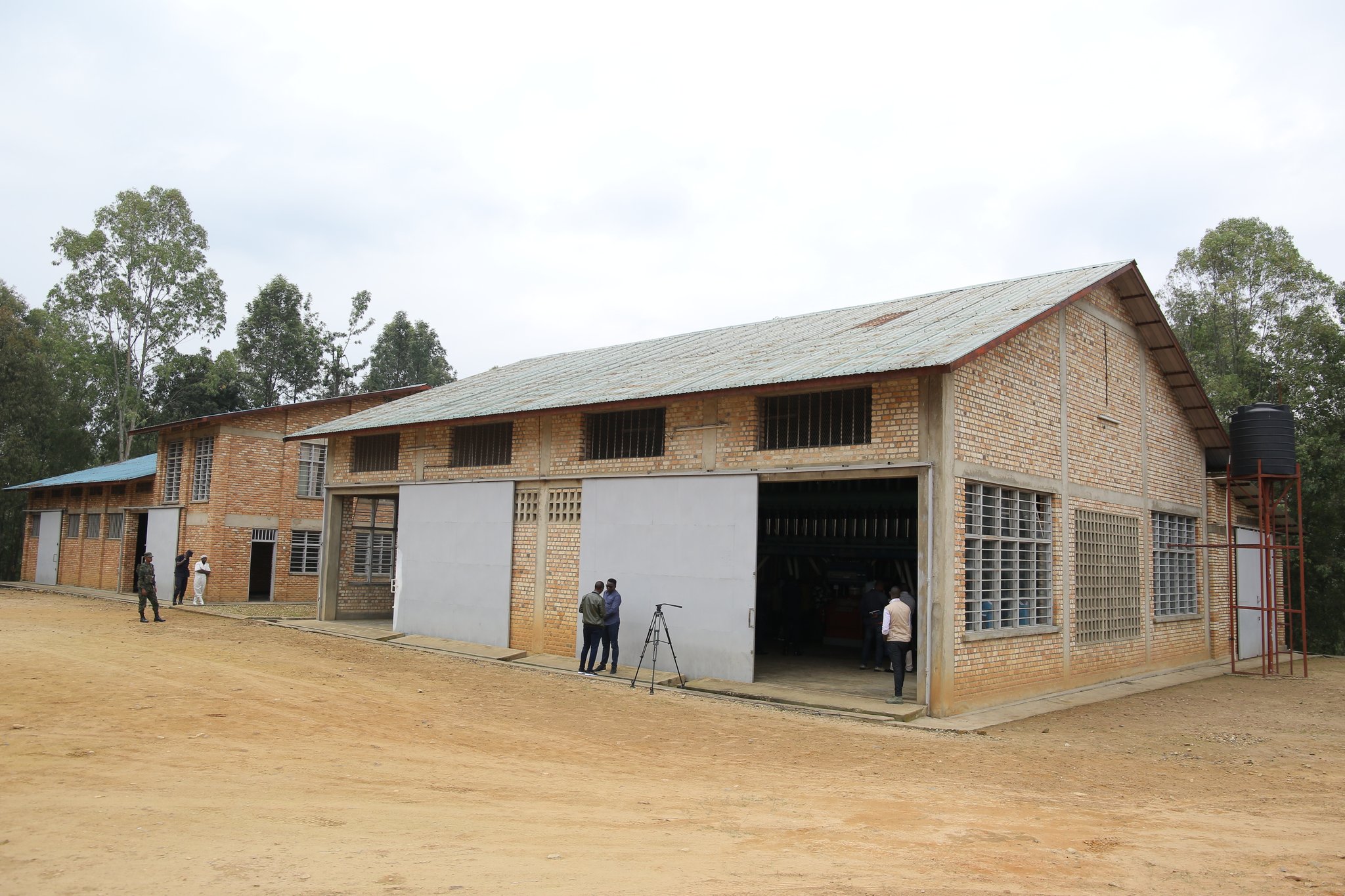 Ibibazo byatumye uru ruganda ruhagarara harimo n'amadeni