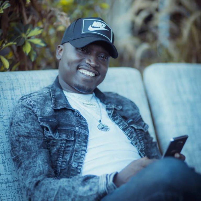 Danny Vumbi avuga ko mu rugo nta rungu ari kuhagirira