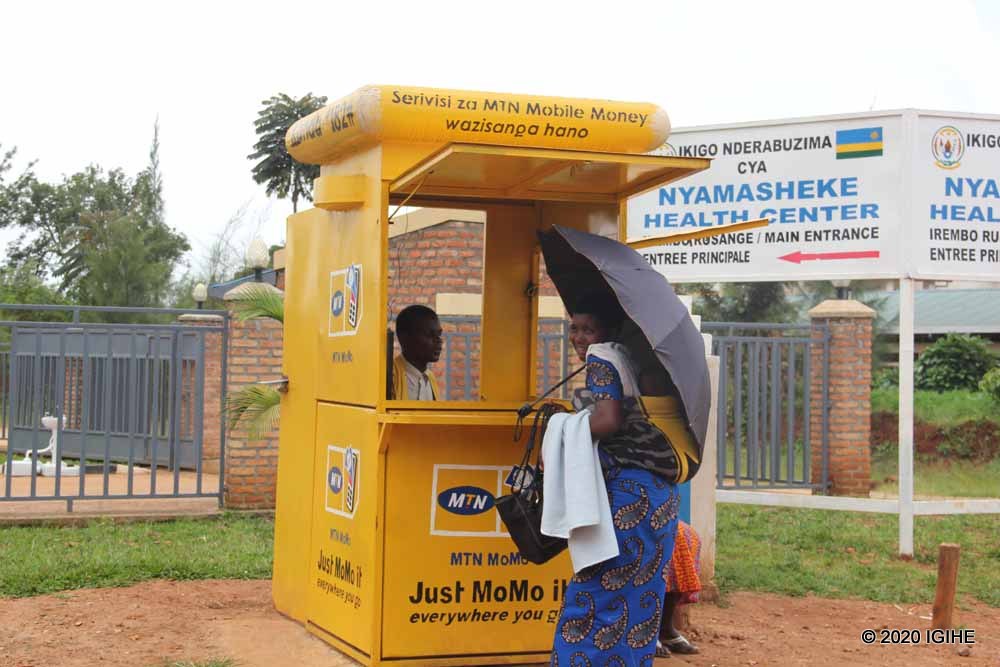 Abamugana bishimira uko abaha serivisi nziza