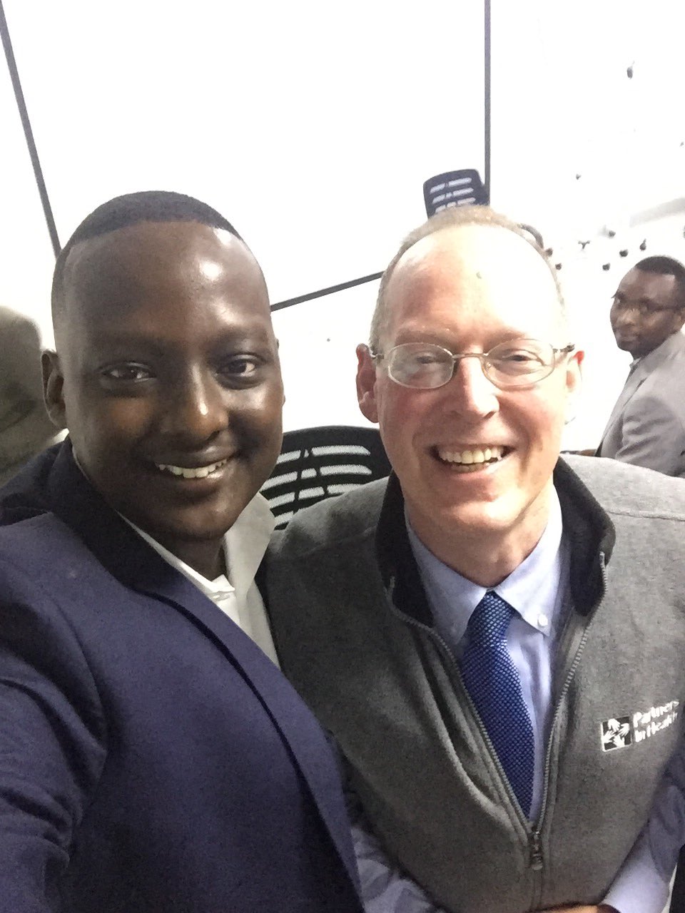 Dr Yvan Butera uherutse kugirwa Umunyamabanga wa Leta muri Minisiteri y'Ubuzima aha yari kumwe na Paul Farmer (Witabye Imana) washinze Kaminuza ya Butaro