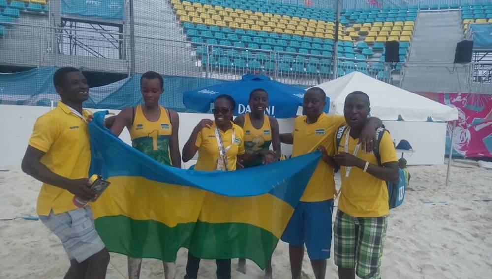 Abanyarwanda bitabiriye imikino y'abakiri bato ya Common Wealth Youth Games n'ababaherekeje bishimira intsinzi