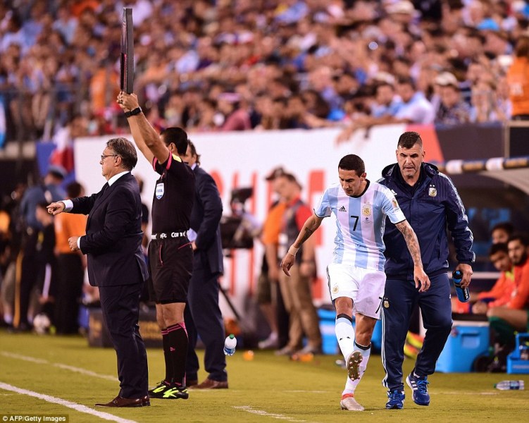 Di Maria utiyishimiye gusimbuzwa yasohotse atera amacupa imigeri