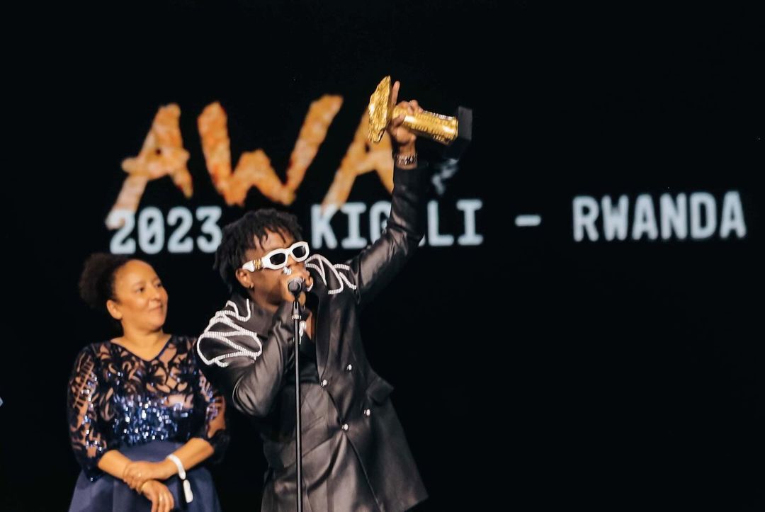 Didi B Mojaveli yaserutse yambaye imyambaro yakozwe na Tanga muri Trace Awards