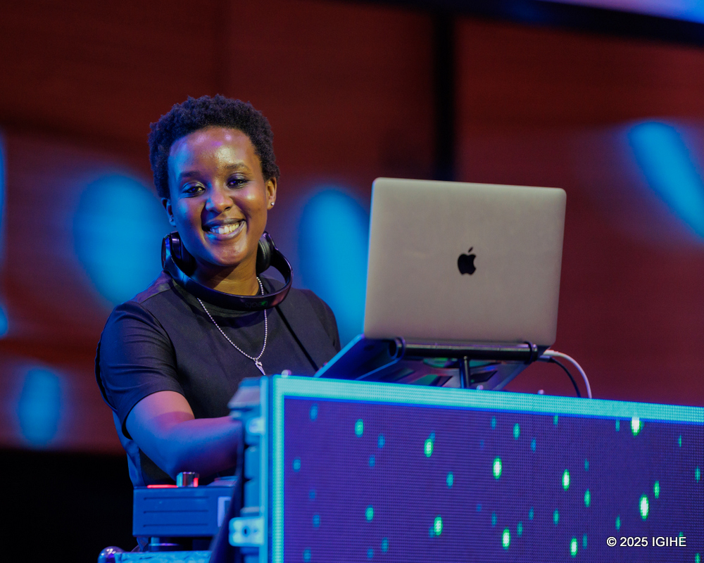 DJ Ira niwe wavanze imiziki muri iki gitaramo