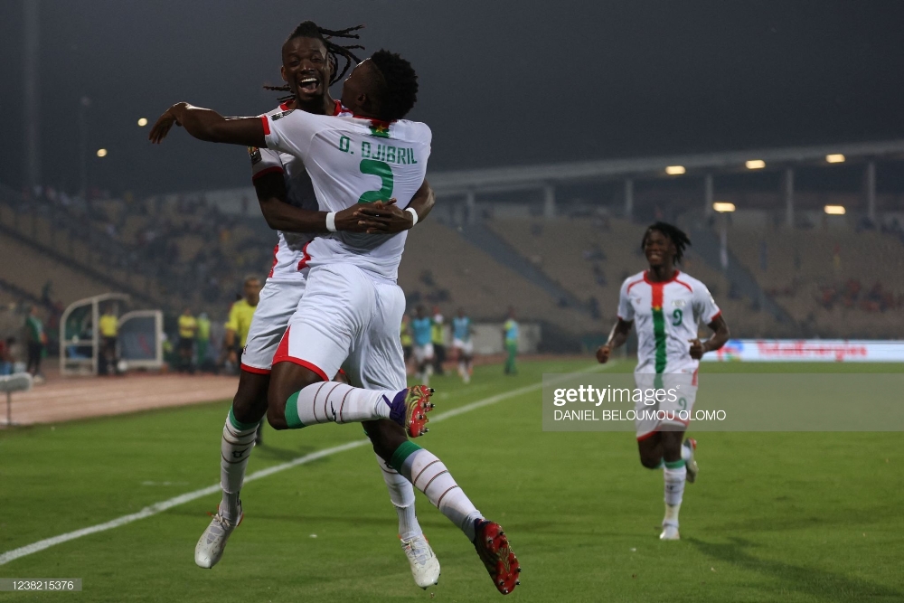 Djibril Ouattara yishimira igitego cya gatatu cya Burkina Faso mu minota ya mbere y'igice cya kabiri
