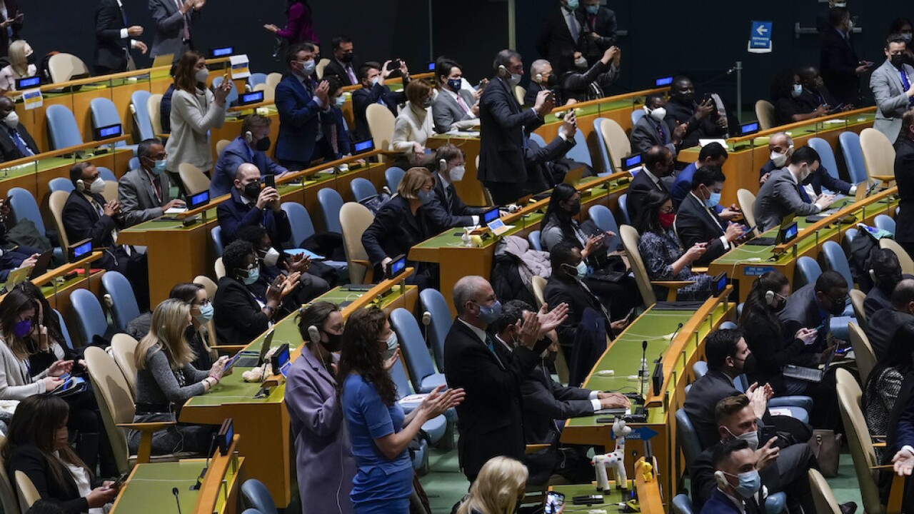 Inteko Rusange ya Loni yateranye kuri uyu wa Gatatu yemeje umwanzuro usaba u Burusiya guhagarika intambara muri Ukraine