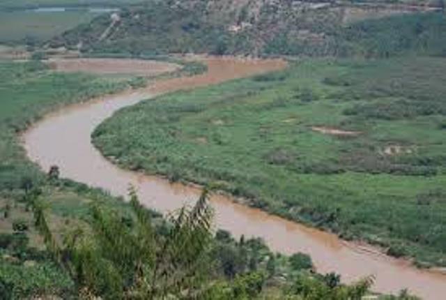 Isuri ni yo imanukana ubutaka bwo ku misozi bukanduza amazi ya Nyabarongo