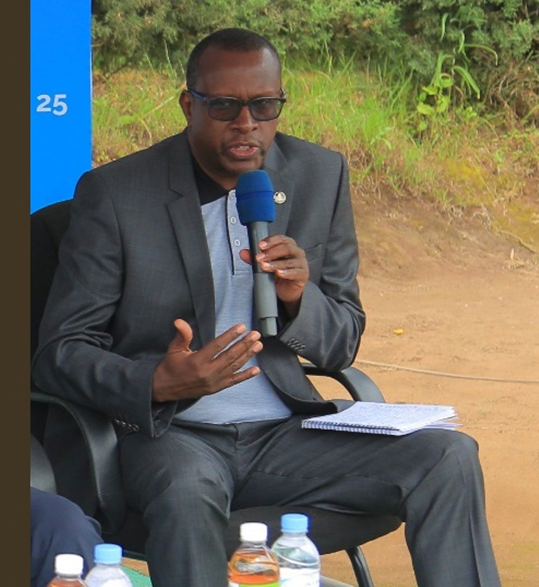Dr Bizimana yavuze ko urubyiruko rukwiye kubakira ku mateka y'ingabo za RPA