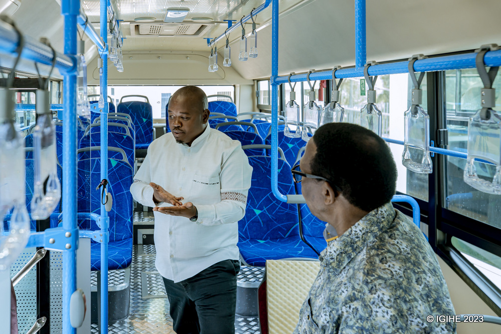 Dr Mpabwanamaguru Merard aganira na Twahirwa Dodo
