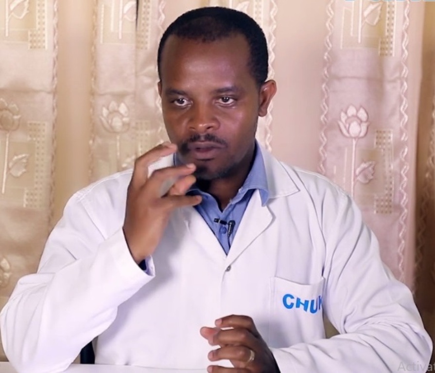 Umuganga w’inzobere mu kuvura indwara z’umutwe, ubwonko, urutirigongo n’imyakura mu Bitaro bya Kaminuza bya Kigali (CHUK), Dr Nshimiyimana François Xavier, asobanura uko indwara y'igicuri ifata abantu n'uko abayirwaye bitabwaho
