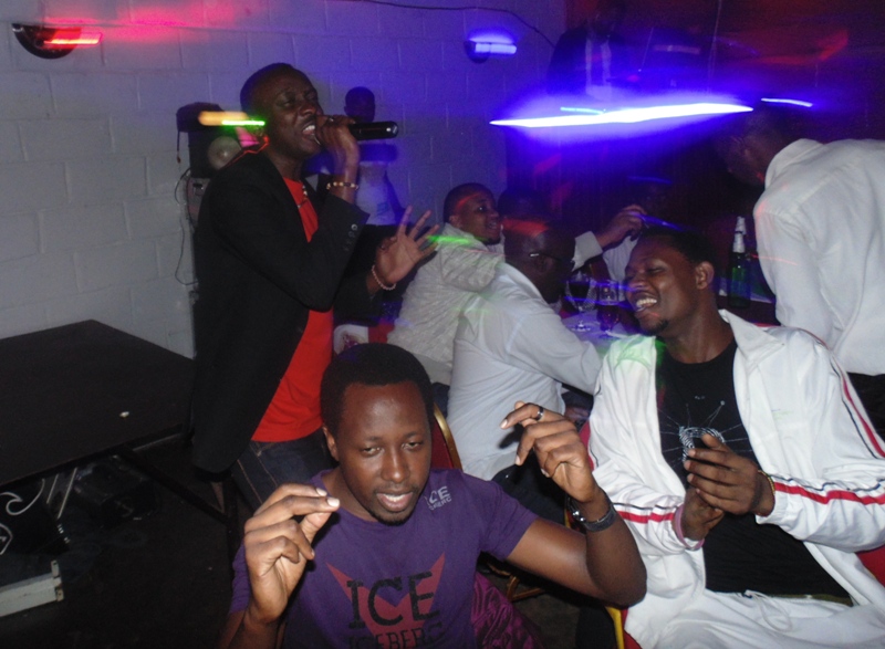 Abantu bari bitabiriye iki gitaramo cyabereye kwa Venant ari benshi