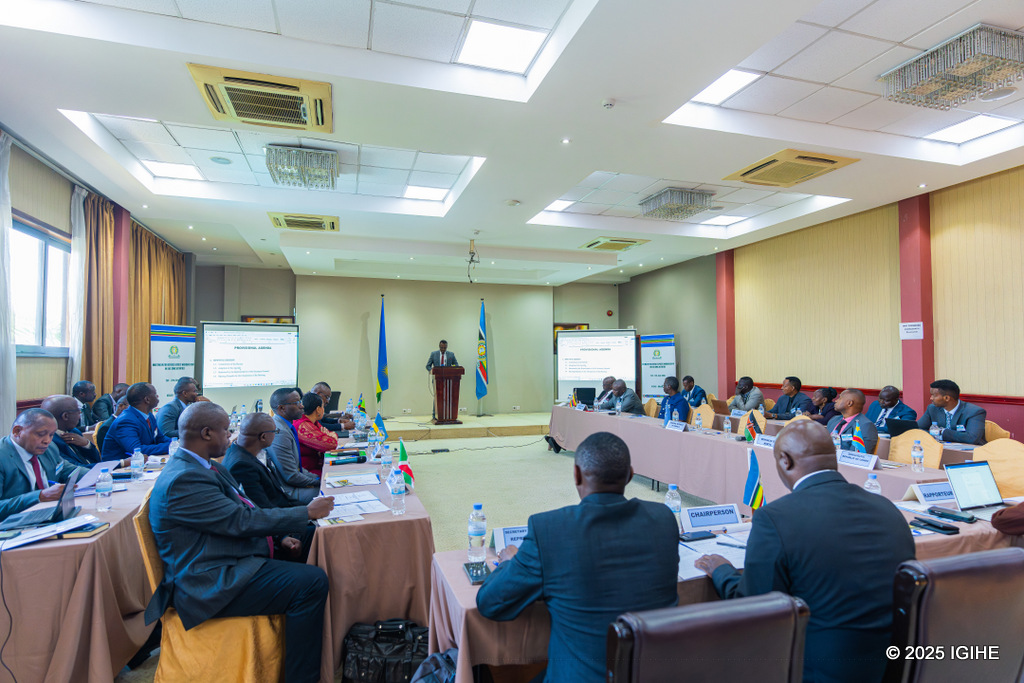 Iyo nama yitabiriwe n'abahagarariye ingabo mu bihugu bitandukanye bibarizwa muri EAC