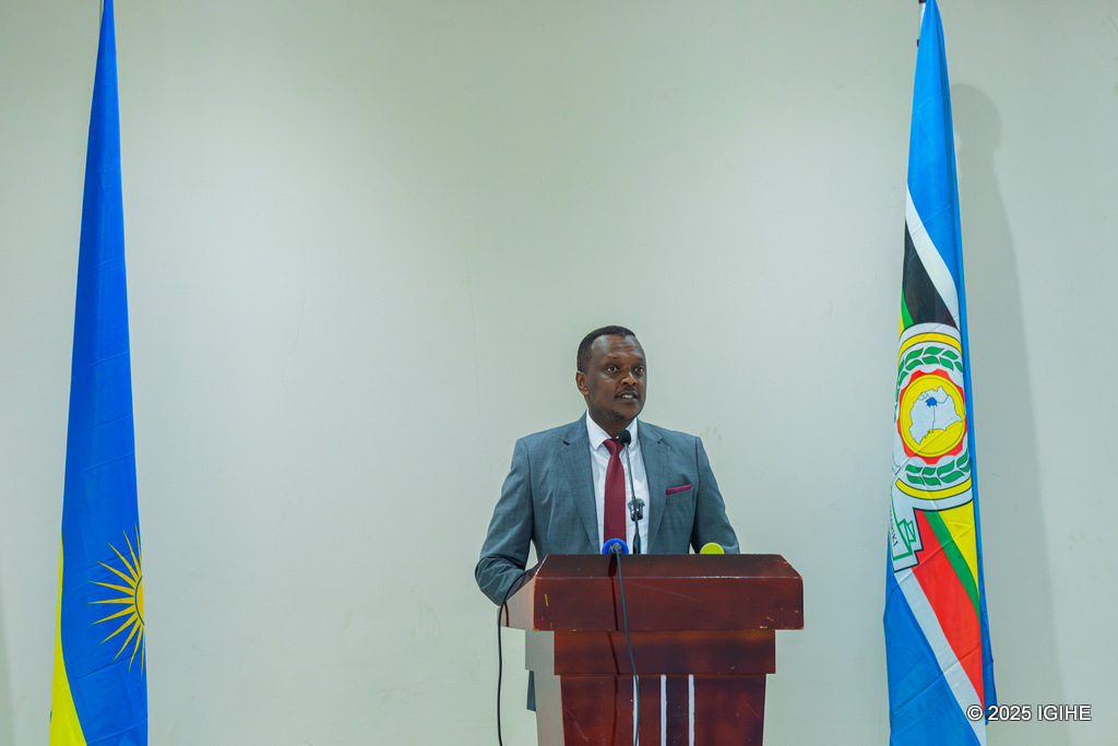 Brig Gen Ronald Rwivanga yagaragaje ko ibikorwa byo gufasha abaturage bishimangira umubano mwiza