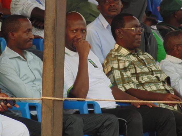 Kayumba Jean Pierre ubanza ibumoso umuyobozi wa Kiyovu Sports na Nzamwita De Gaule umuyobozi wa FERWAFA