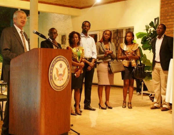 Ambasaderi wa Leta Zunze Ubumwe z’Amerika mu Rwanda, Donald Koran, yakiriye Abanyarwanda bitabiriye YALI 2014